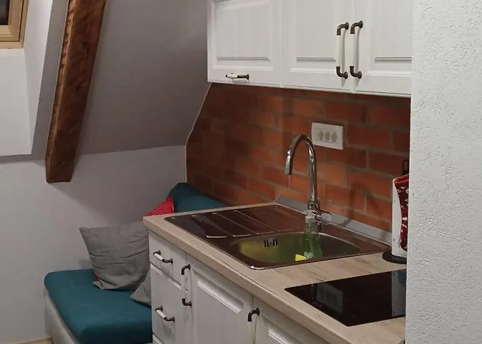 Hisa Margit, Apartma *